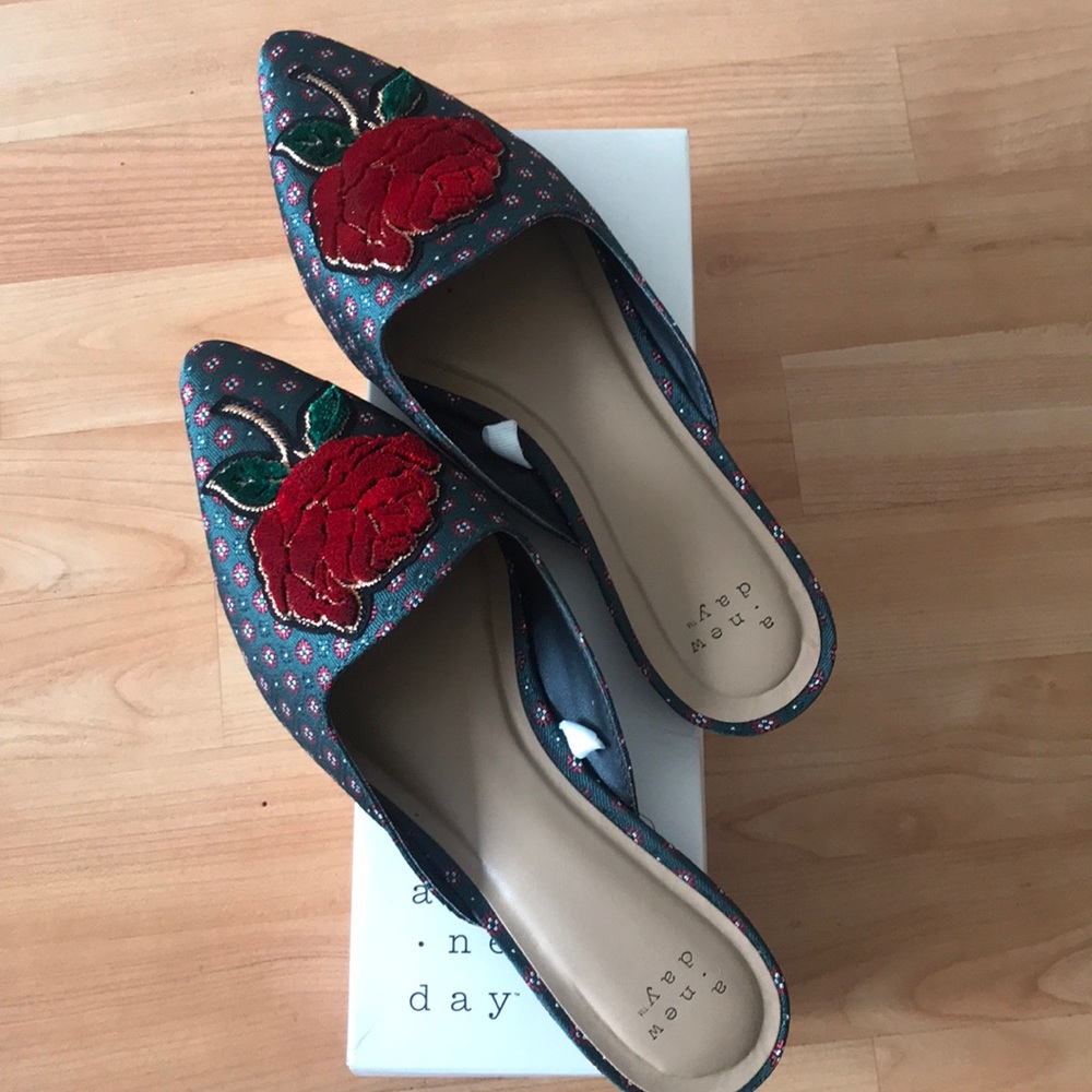 Velvet/Brocade rose slides.